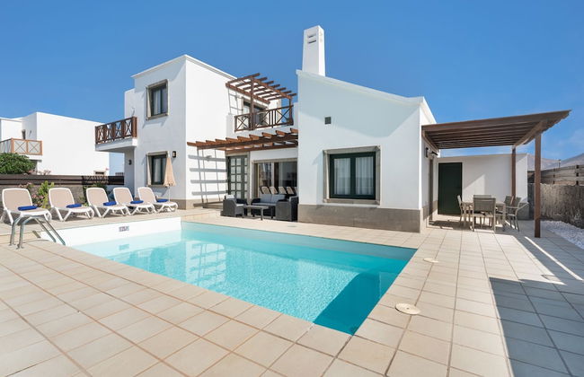 Camelot ​Holiday Homes by LIVVO - Foto 13