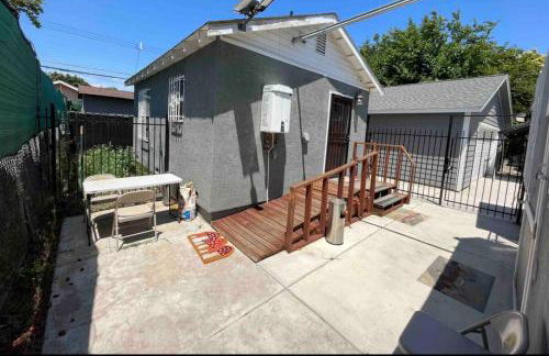 Charming Casita all too yourself near Midtown, Train and Freeway - Photo 1