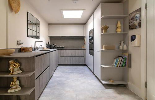 Lux Two Bedroom Home & Terrace in Stamford Centre - Foto 24