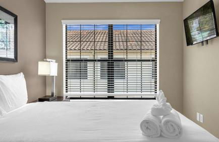 Sun, Fun & Summer Getaway - TownHome by Disney! - Photo 22