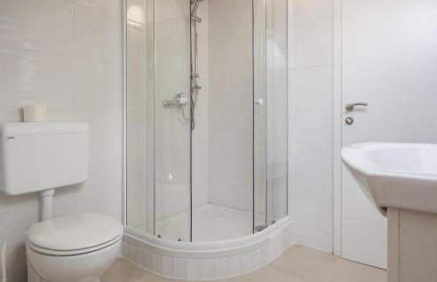 10 Bedroom Beautiful Home In Kucice - Foto 53