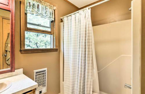 Black Mountain Cabin with Screened Porch and Views! - Foto 21