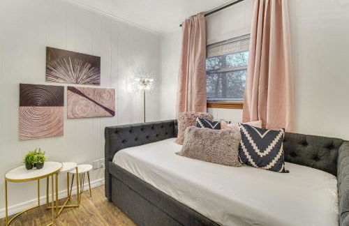 Right Off Route 66 Retro Vinita Home with Game Room - Foto 21