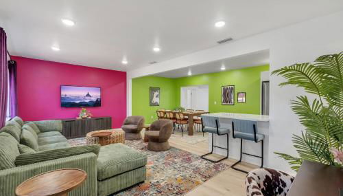 Spacious 4BD - Central Stay with Backyard & Games - Foto 3