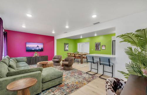 Spacious 4BD - Central Stay with Backyard & Games - Foto 3