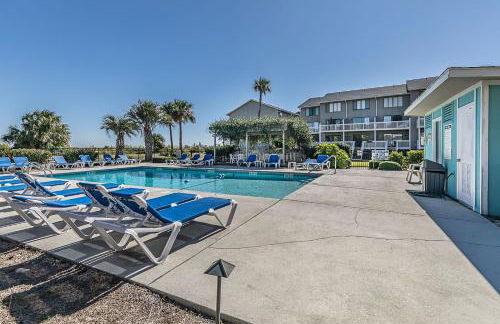 First Floor Condo - Walking distance to beach and pools! - Foto 4