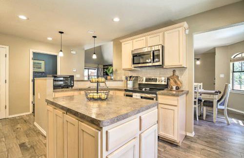 Updated Retreat with Game Room and Boat Ramp Access! - Foto 12