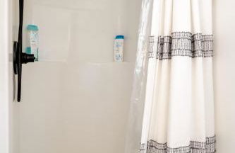 Stay Portland - The Graffiti Alley Tiny House - Food, Art & Beer - Photo 14