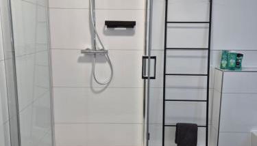 Ruhige 1-Zimmer Einliegerwohnung mit Küche und Bad in Großburgwedel - Foto 2