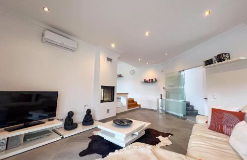 Beautiful 4-Bedroom Villa with Garden and Pool - Foto 11