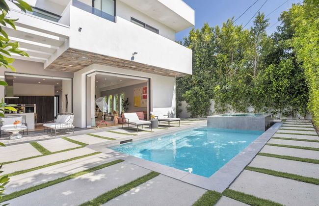 Luxe Weho Villa, Walk to Melrose Ave, Pool + Hot Tub North Vista by Avantstay - Photo 50