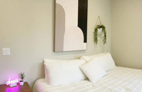 Waterfront Condo, 25ft from riverwalk, Pool & HotTub - Foto 17