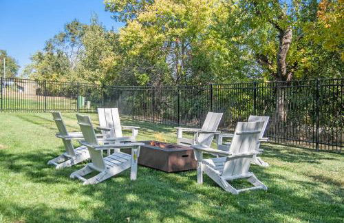 Stunning 5BR Villa Large Hot Tub & Scenic Yard - Foto 65