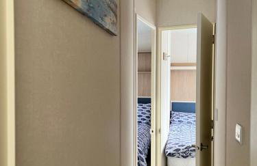 Mollys Retreat pet friendly three bed caravan with small garden Newquay Bay Resort Quieter area of park - Foto 17