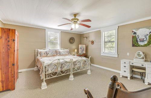 2 Mi to Lake Lineville Farmhouse with Fire Pit - Foto 11