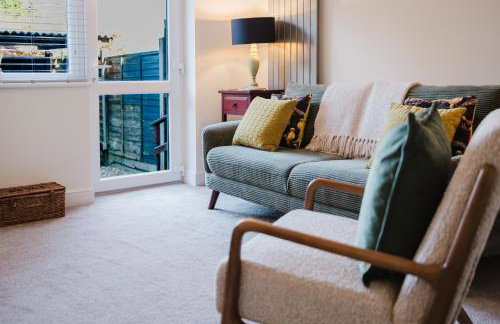 Corner House - Bright 2 Bed in Cheltenham - Photo 55