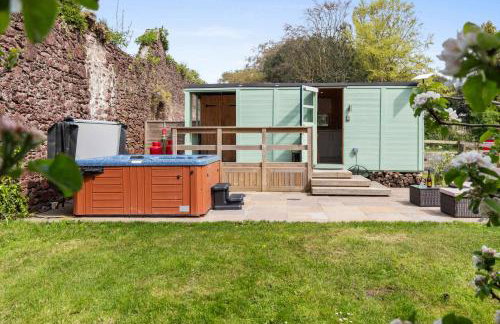 Shepherds Hut with Hot Tub - Foto 4