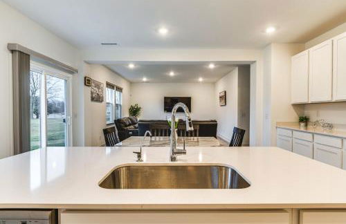 Quiet Avon Home - Near Indianapolis Speedway! - Photo 9