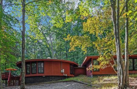 Cabin w hot tub & fire pit at The Woods Resort - Foto 33