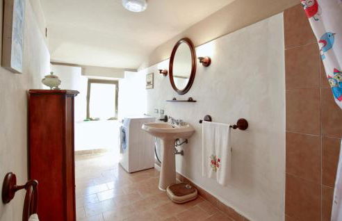 2 Bedroom Nice Home In Camaiore - Photo 17