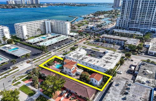 1926 Mediterranean Home with Heated Pool Sleeps 12 - Foto 53