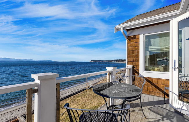 Waterfront 4bdr w/ Deck, Stunning Views, Fire Pit Cedar Street by Avantstay - Foto 35