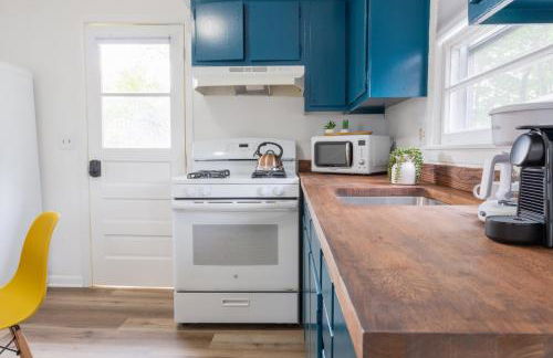 Retro Retreat renovated 2BR, desk, no chore list! - Foto 24