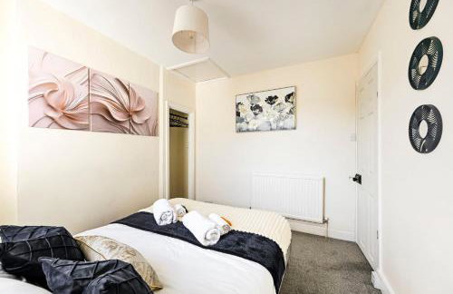 Central Canterbury Gem New Refreshed Decor Sunny Deck Outdoor Furniture FREE Parking 2BR 2BA TOP Location - Foto 9