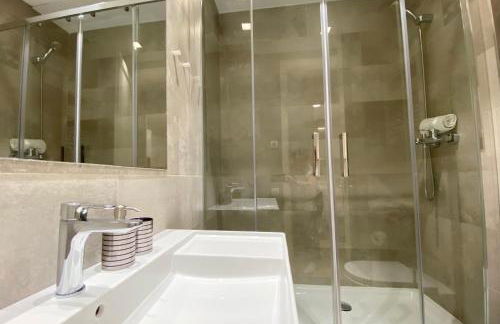 Spacious Elegant on Avenue Diagonal By MyRentalHost - Photo 17