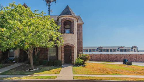 The Castle! by the Lake with Pool & Balcony West Plano - Foto 1, Garden view