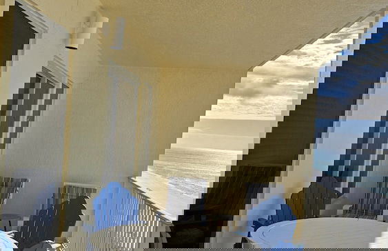 Beautiful Condo with Spacious Balcony to Enjoy Fascinating Ocean View - Unit 1002 by RedAwning - Foto 42