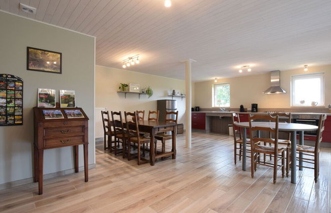 Superb Villa With a Large Garden - Photo 23