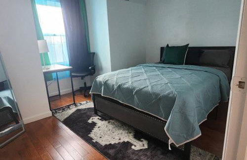 Massive 5 bedroom Close to NYC - Photo 17