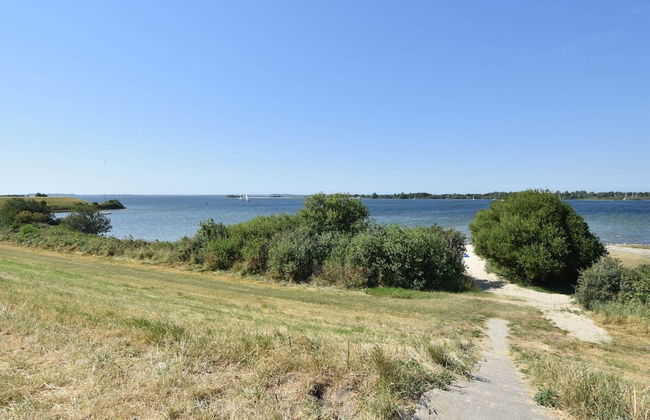 Peaceful Holiday Home With Garden - Photo 17