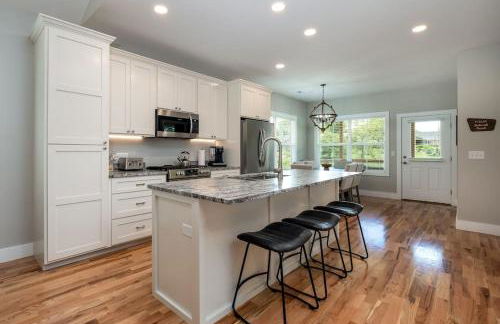 Walkable Downtown 5BR - Hot Tub and Resort Access - Foto 15