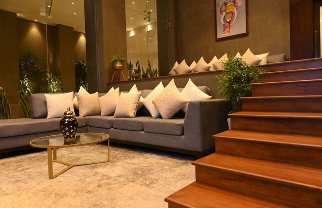 Marine Suites - Photo 2