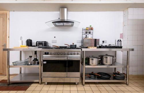 New Hobbit, stunning views, sleeps 42, Bar, Hot Tub - Foto 2