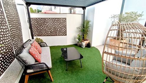 Private Terrace at Flores Street - Photo 3