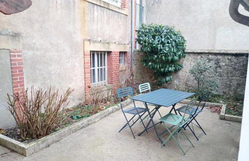 Big Townhouse In Paray Le Monial For 25 People - Foto 10