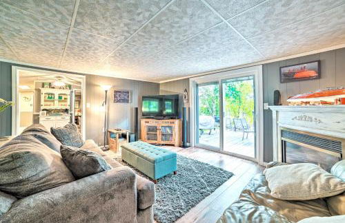 Riverfront Home with Dock about 6 Mi to Cheboygan! - Foto 4