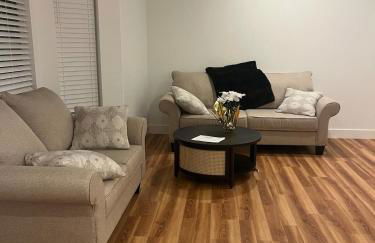 New house & furniture, calm neighborhood - Foto 8