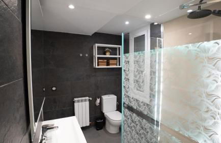 Céntrico, junto a estación de bus/tren, y playas - Foto 14