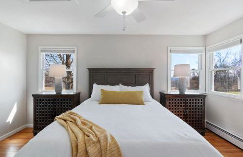 High-End Finger Lakes Escape - Expansive Game Room, Cozy Firepit, & Scenic Views - Foto 34