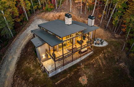 Honeysuckle Chalet - Luxe Mountain Chalet - Hot Tub, Wi-Fi, Pool Table, Party Deck, Fire Pit - 15 mins to Blue Ridge! - Foto 71