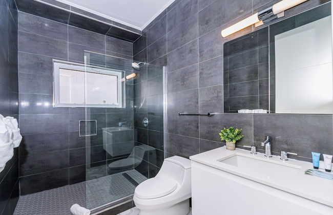 Luxury 2-bedroom Condo Right on the Strip in Palm Beach - Foto 16