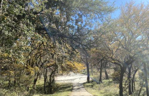 Impressive Modern Cabin with Beautiful Interior and Exterior in Ingram, Texas - Foto 48