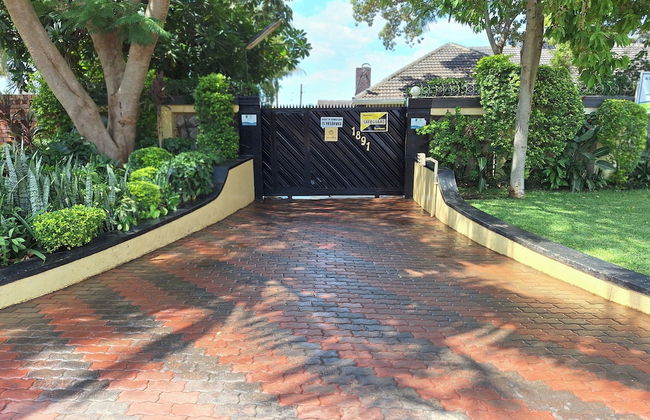 Charming 6-bed House With Swimming Pool in Harare - Foto 41