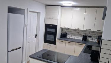 Spacious 3 Bed House in Connahs Quay Ideal for Contractors and Work Crews - Foto 5