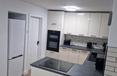 Spacious 3 Bed House in Connahs Quay Ideal for Contractors and Work Crews - Foto 5