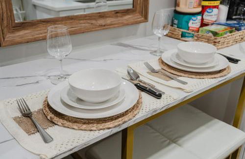 Entire Private Studio with 1 King Bed, Full Kitchen, Gated Yard, Available Now - Foto 21